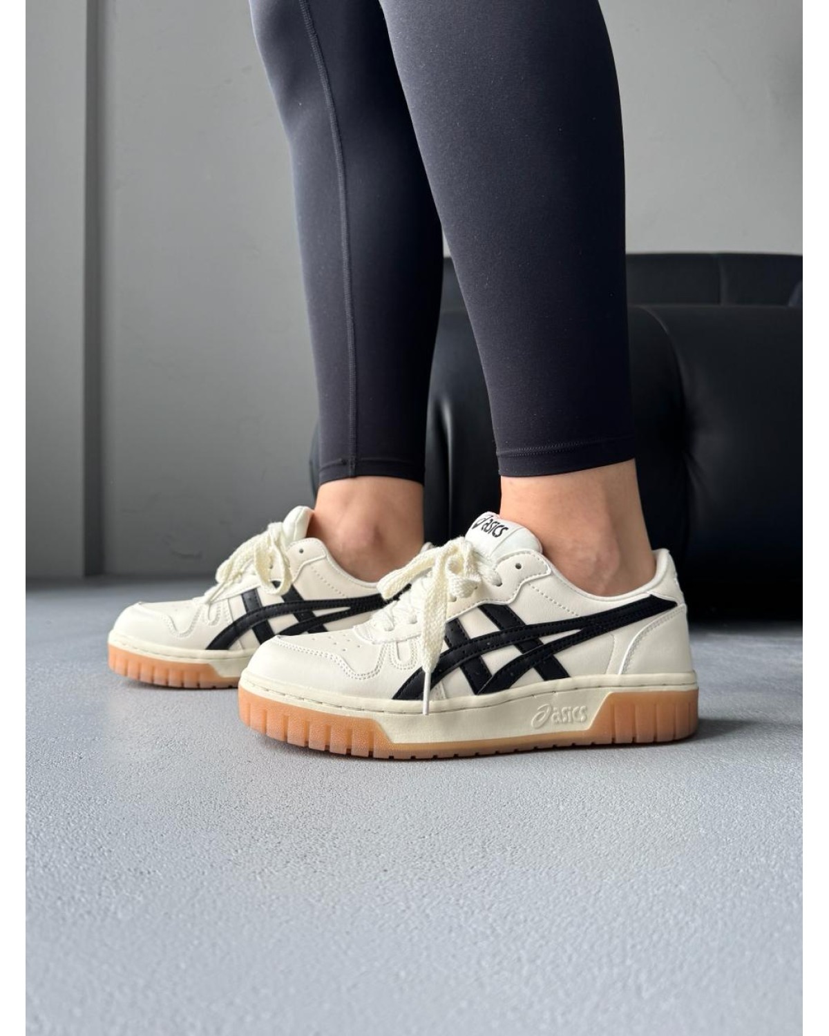 Asics Court MZ Beige/Black