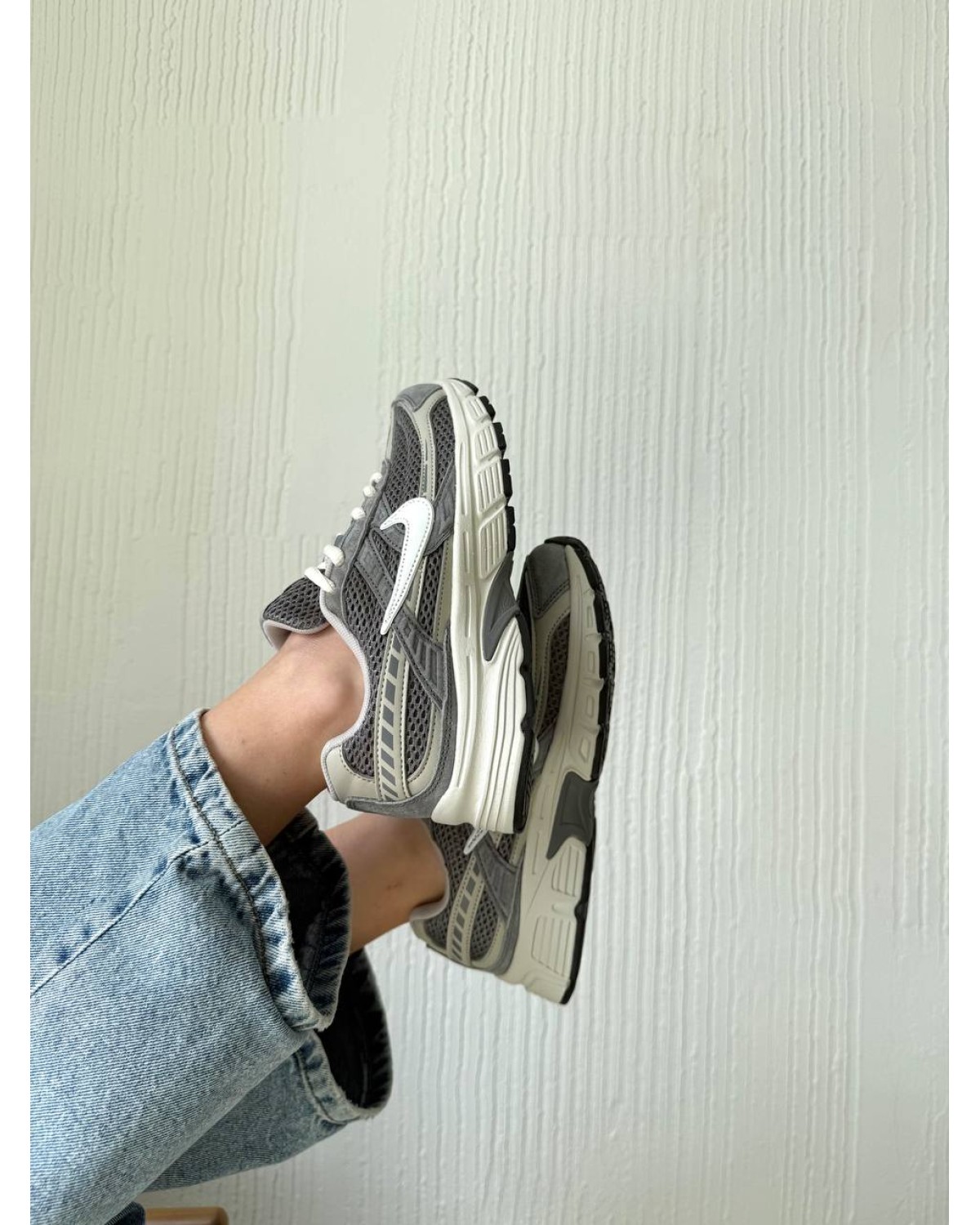 Nike Initiator Grey White Nike Initiator Grey White