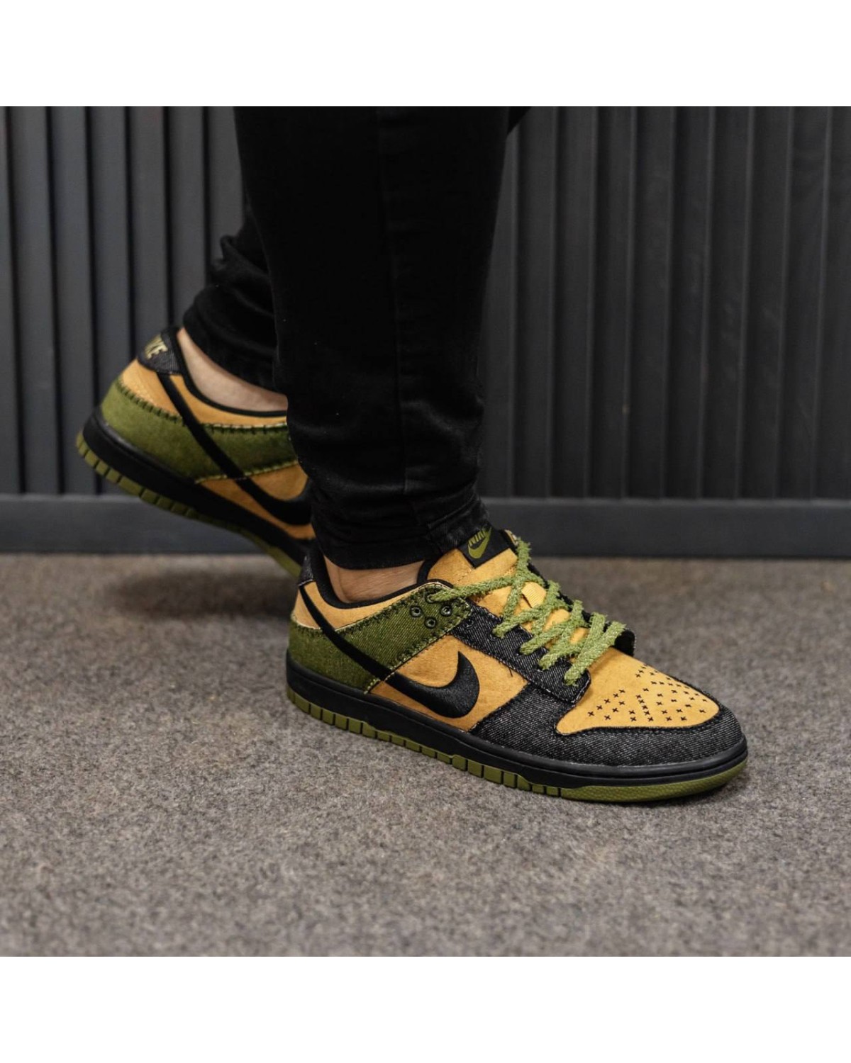 Nike SB Dunk Low Khaki Beige Black