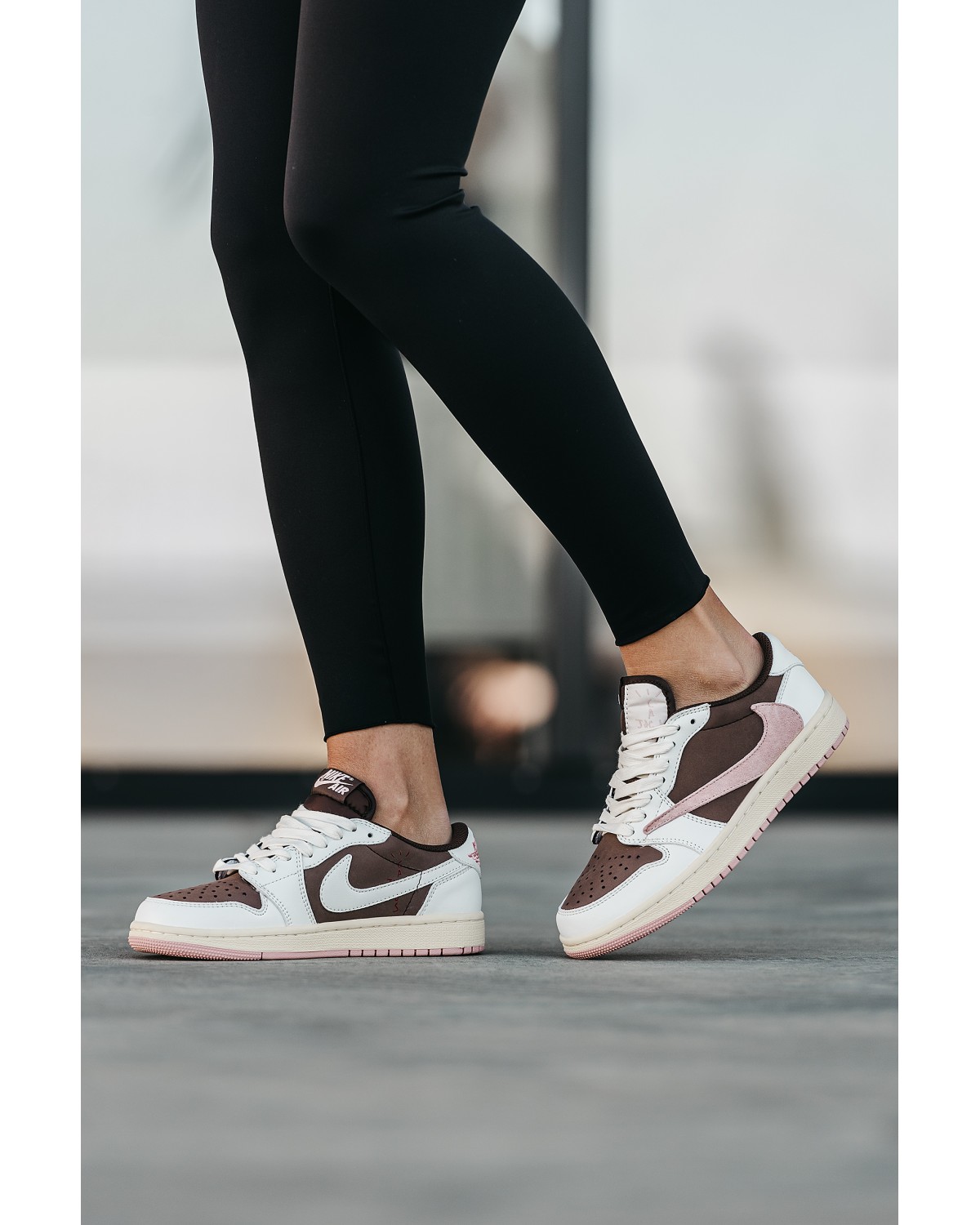 Nike Air Jordan 1 Low x Travis Scott Pink